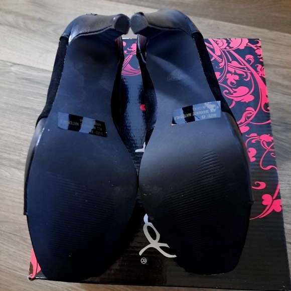 Qupid | Black suede ~ pleather blocked High heel - Picture 9 of 10